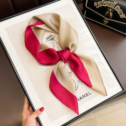 Foulard quadrato in satin MCH Studio con stampa classica 70x70 cm