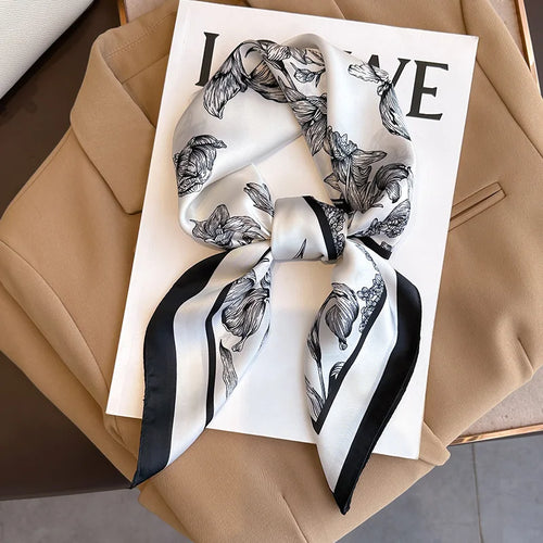 Foulard quadrato in satin MCH Studio con stampa classica 70x70 cm