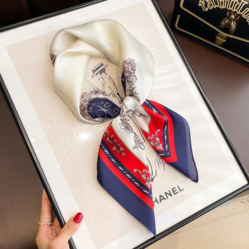 Foulard quadrato in satin MCH Studio con stampa classica 70x70 cm