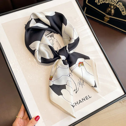 Foulard quadrato in satin MCH Studio con stampa classica 70x70 cm