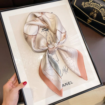 Foulard quadrato in satin MCH Studio con stampa classica 70x70 cm